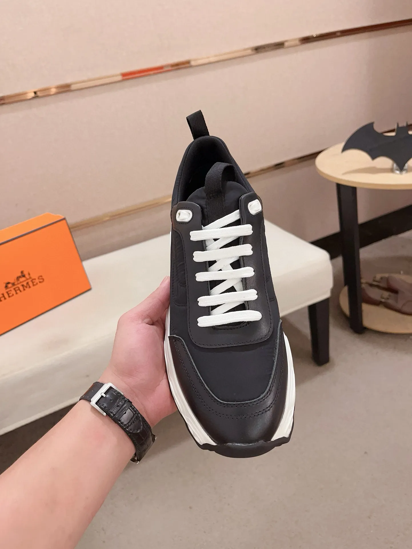 Factory price: 460💰《HERMES》【Classic Original Version】Hermès; Top 🔝 Purchasing Agency 🔍🔍 Men's latest 🇺🇸 counters are on sale simultaneously, original imported from Italy ▲▲First-layer cowhide ▲▲ (high-end, extravagance and class) times) Exquisite workmanship (Italian 🇮🇹Imported water-dyed 🐂cowhide lining) sole: Original sole provided by the original factory, ⚠️exclusive double-layer activity·TPR·rubber·combined molded outsole; super comfortable·wear-resistant·non-slip·environmental protection The real thing is more beautiful if you take the real thing (high quality, follow the order), you can enter and exit the counter at will * Number of yards: 38·39·40·41·42·43·44# (can be customized 45.)